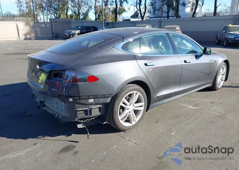 2015 Tesla Model S 70D/85D/P85D z USA, uszkodzony, nr VIN 5YJSA1H27FF087634
